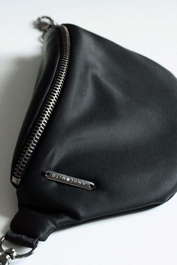 Satin Black mini detal 