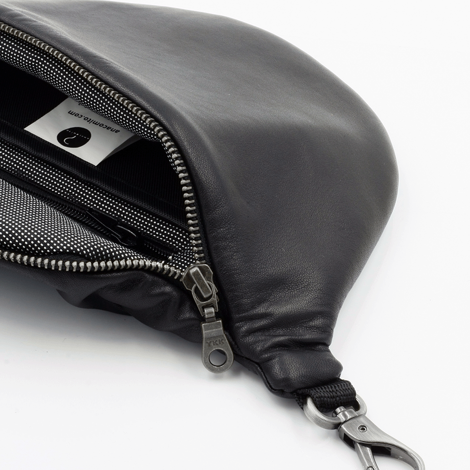 Gathered Black Leather detal2.png