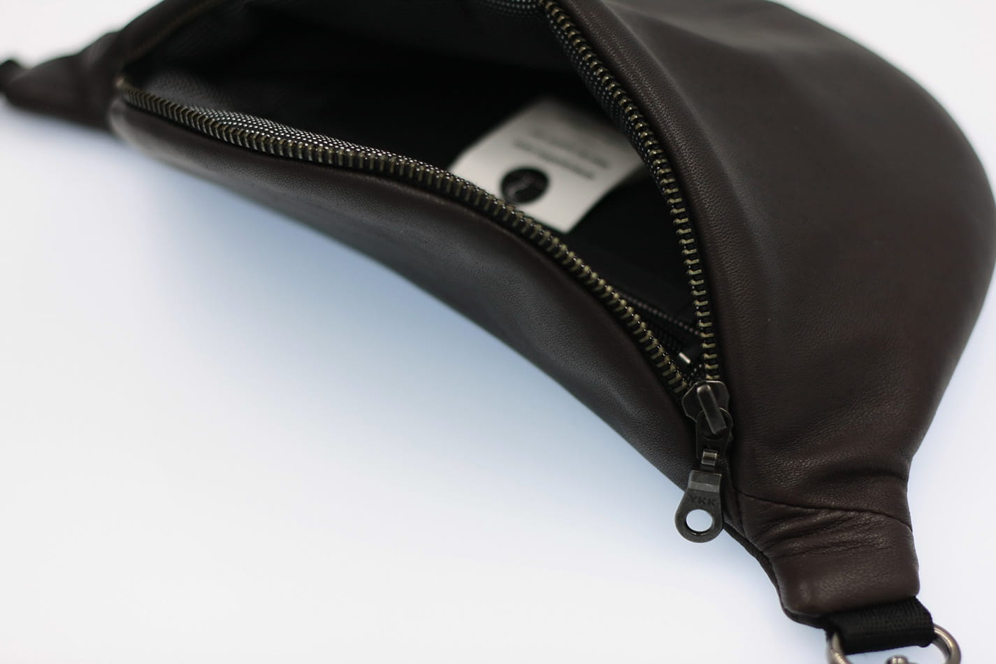 nerka-leather coffe brown detal.jpg