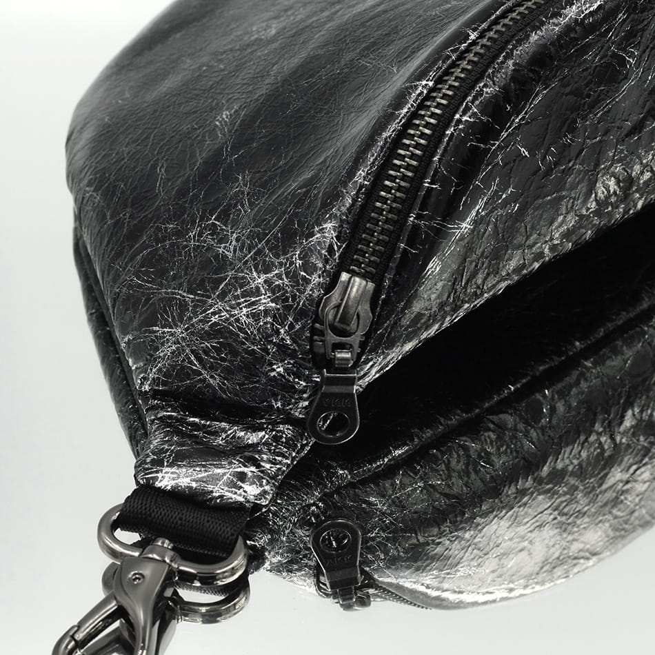 nerka Leather Silver Black detal.jpg