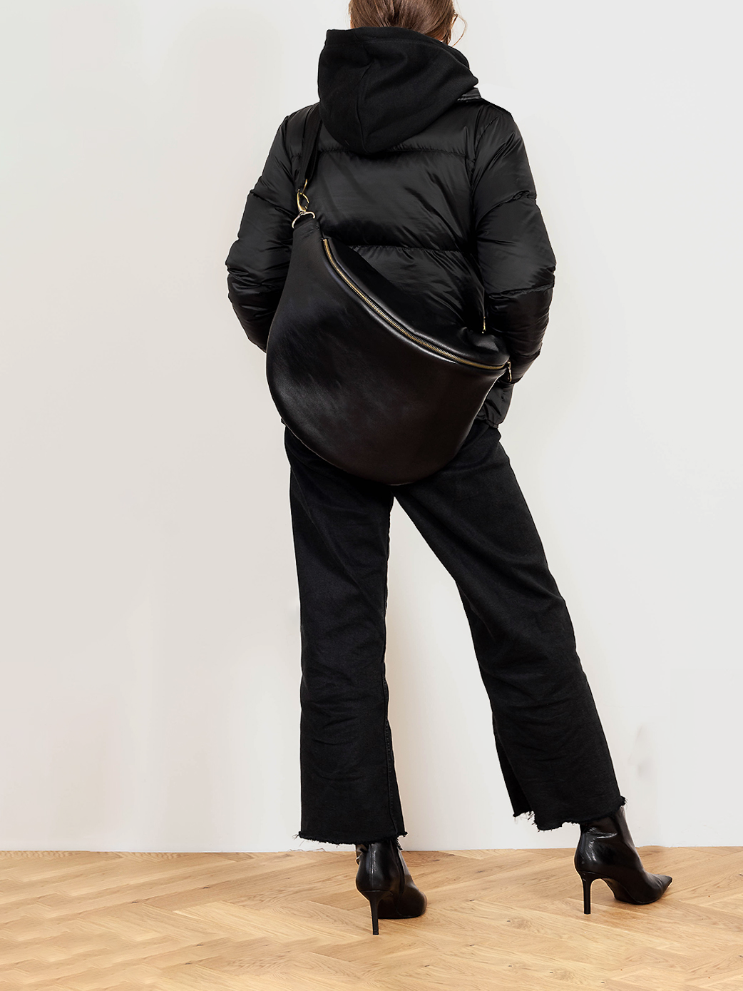 traveler-black-leather-y-5