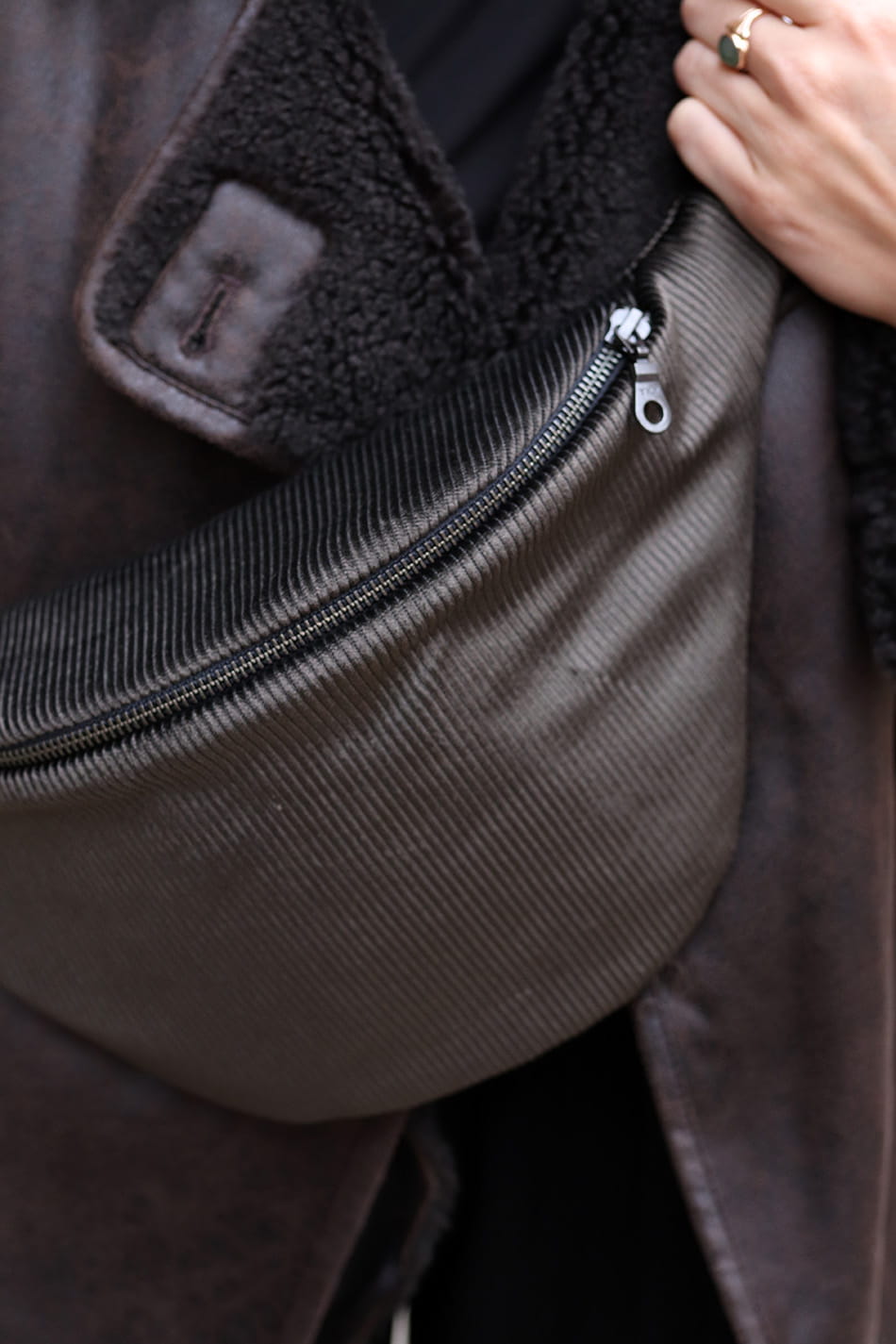 Corduroy Metal Brown jaga 2.jpg