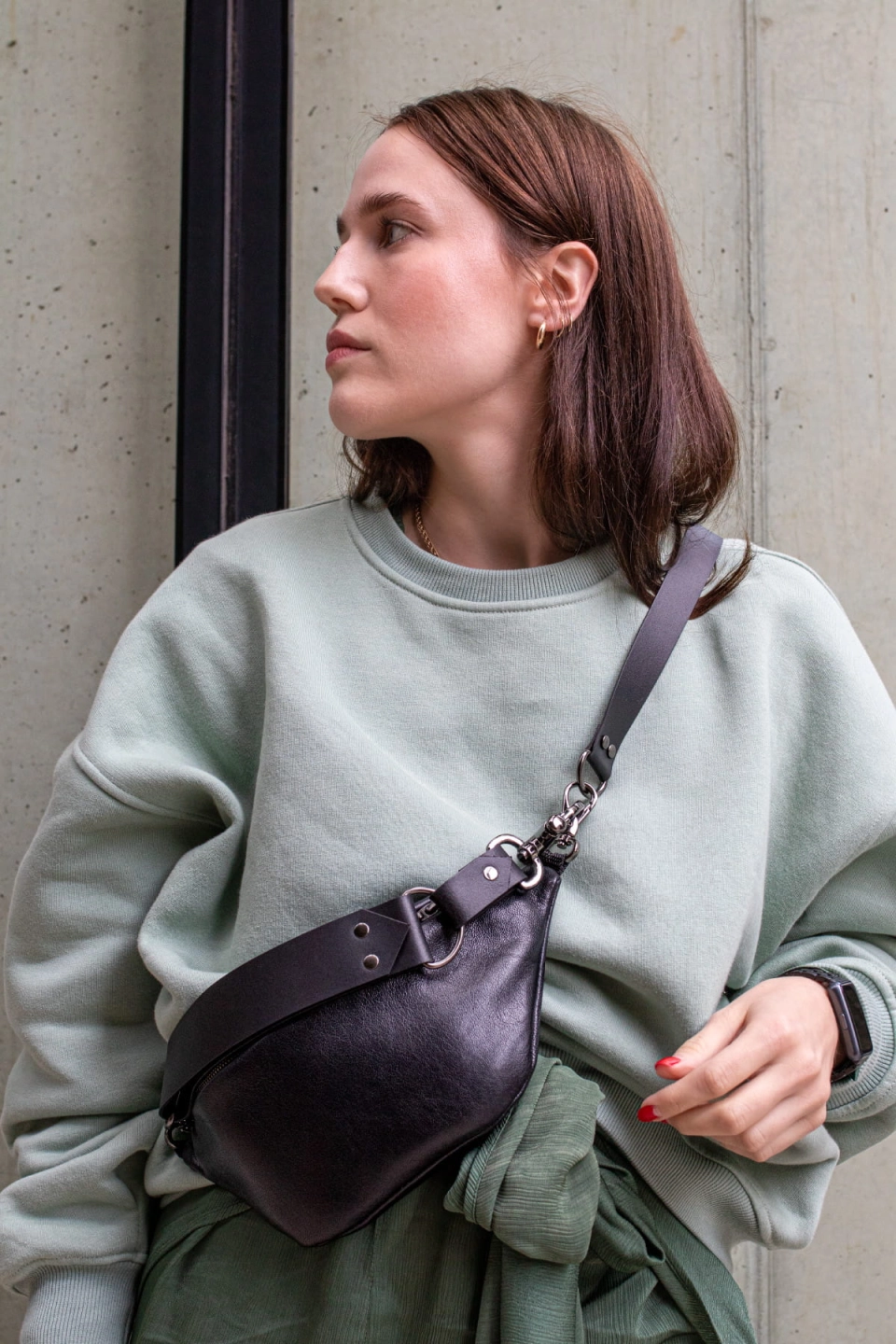 krótki pasek skórzany z karabinkiem - nerka.jpg