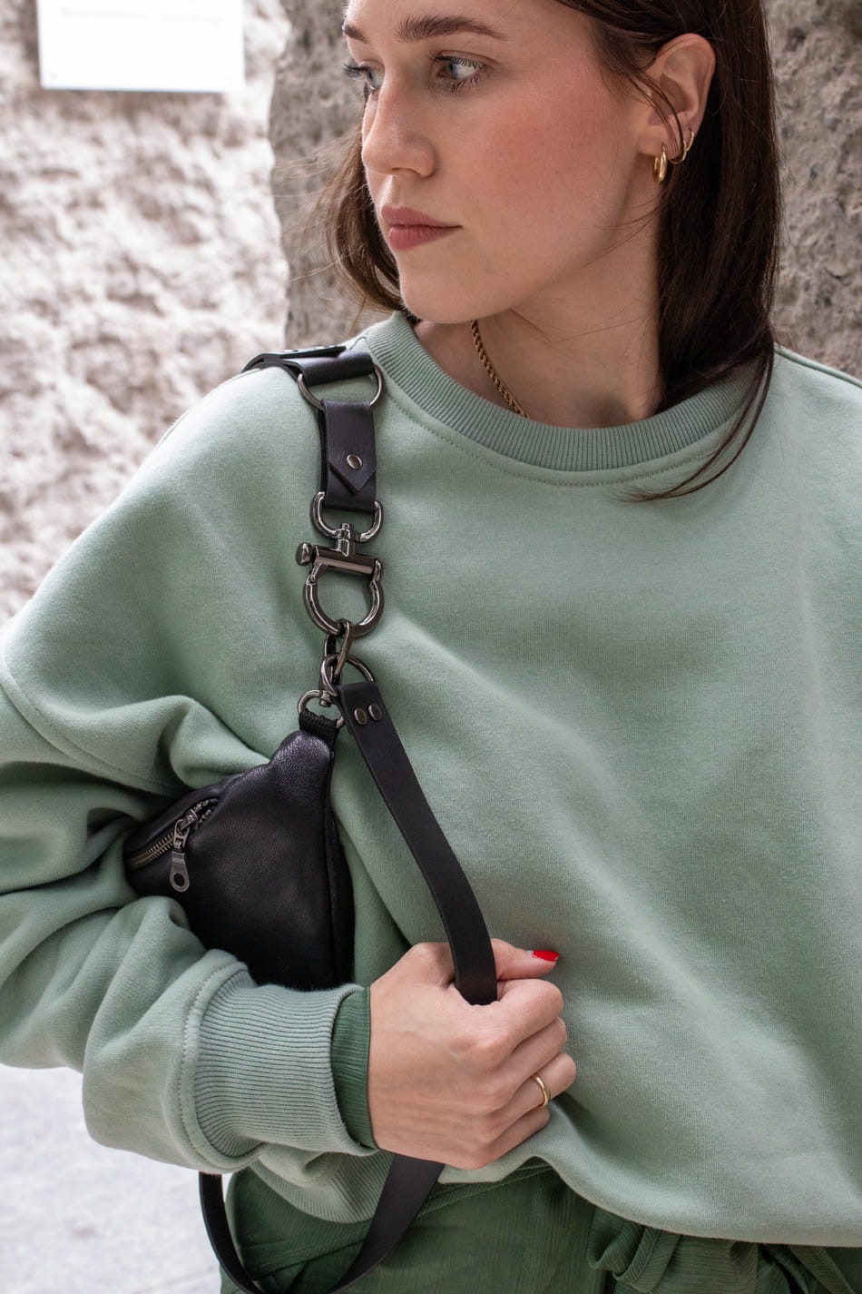 krótki pasek skórzany z karabinkiem nerka 2.jpg