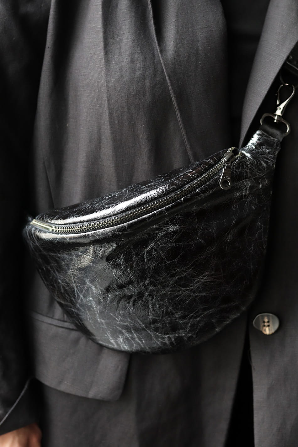 Leather Metal Black detal jaga.jpg