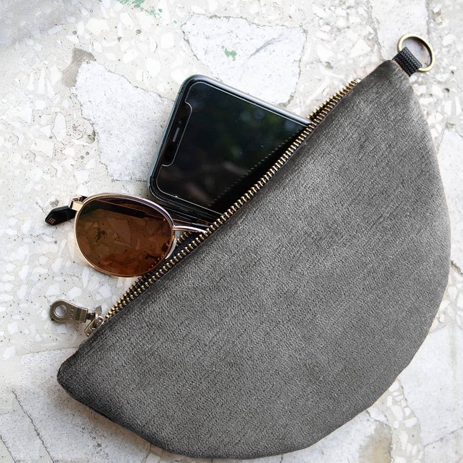 kosmetycczka welurowa szara1.jpg