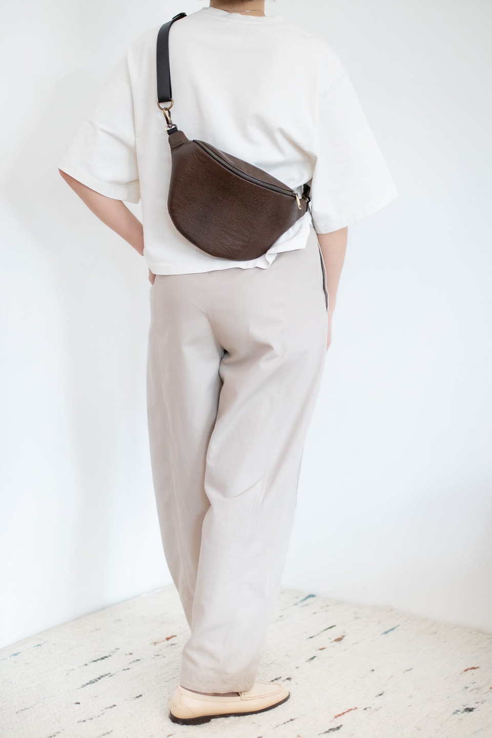 Gekon - nerka midi noszona na plecach