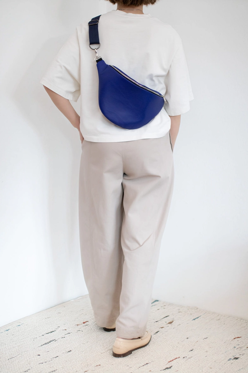 True Blue - nerka maxi noszona na plecach