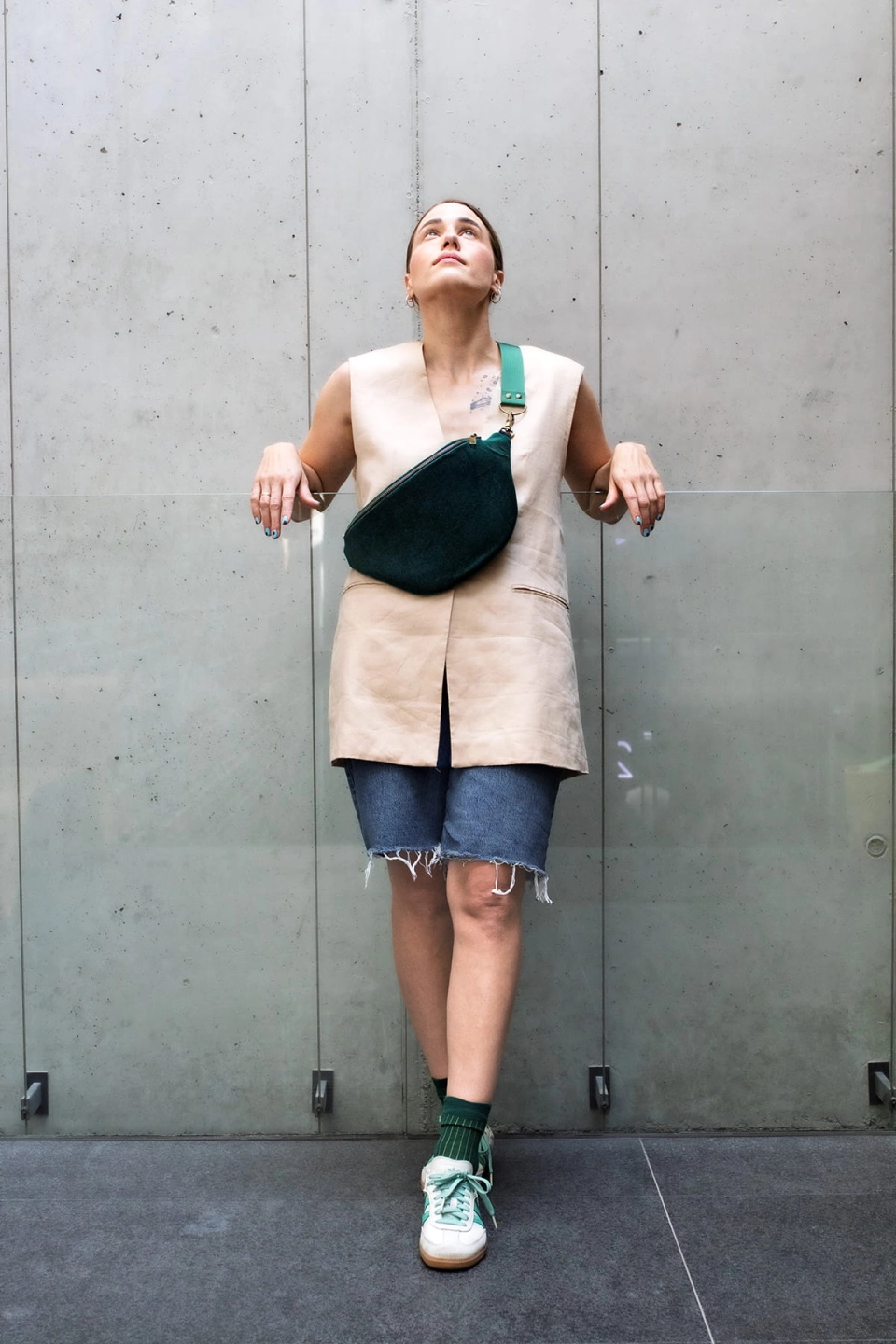 Aksamitna nerka Ponderosa Green, rozmiar maxi, pasek z taśmy ciemnozielonej 40mm.