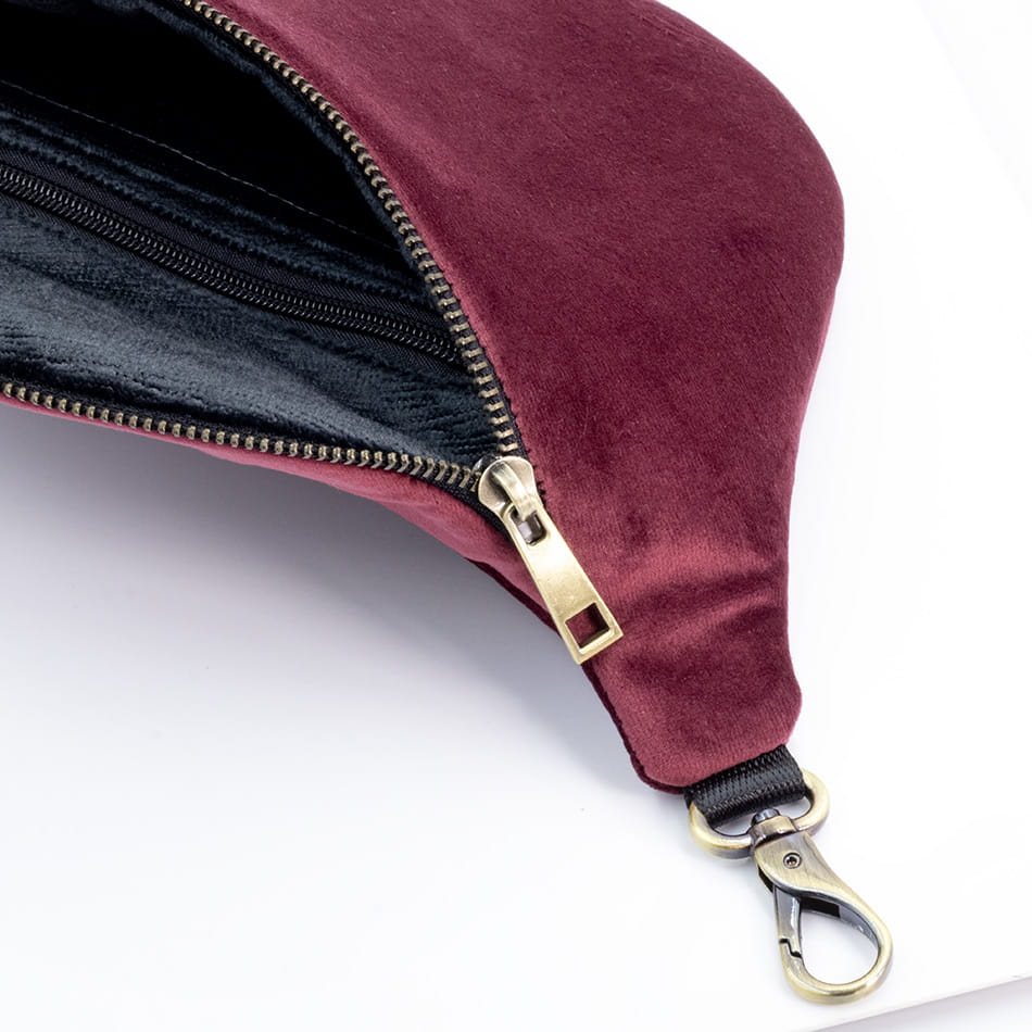 aksamitna bordo detal.jpg