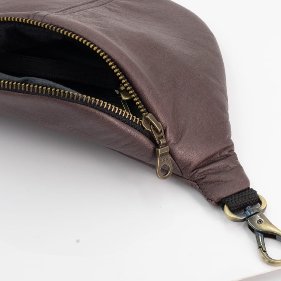 rec nerka skórzana śliwkoea detal.jpg