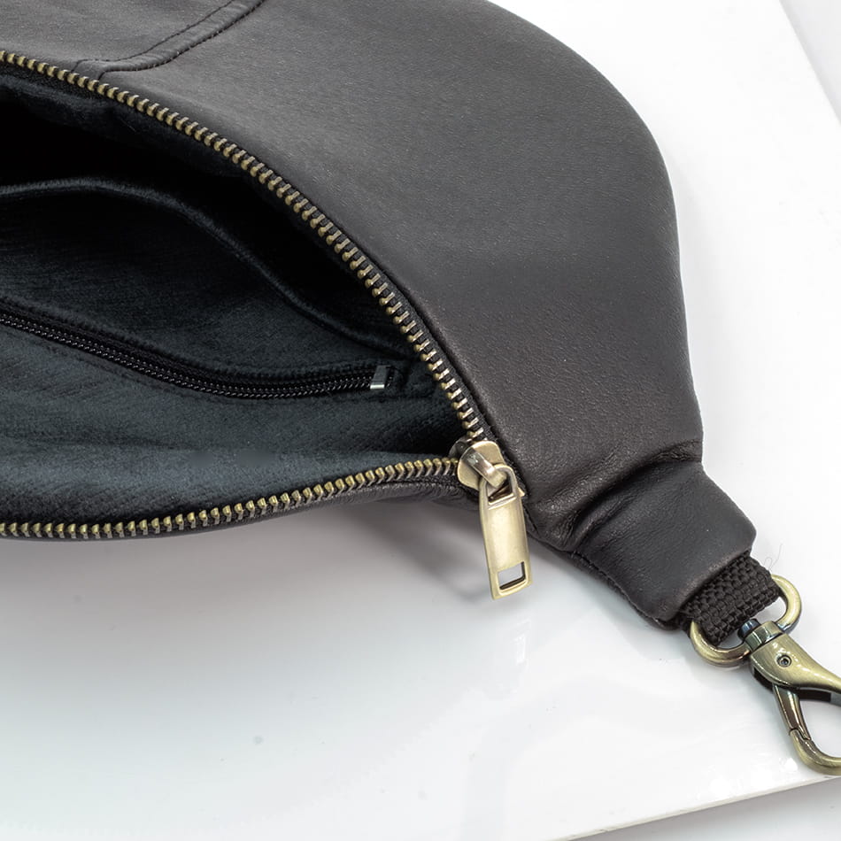 rec nerka skórzana midi czarna detal.jpg