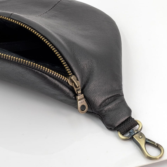 rec nerka skórzana standard czarna detal.jpg