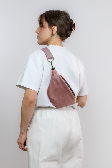 aksamitna brudny róż jaga plecy .jpg