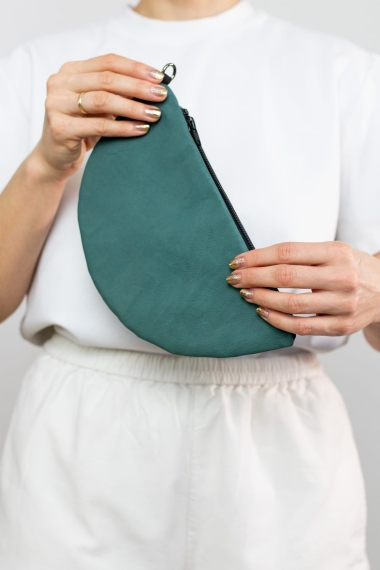 kosmetyczka skórzana zielona jaga.jpg