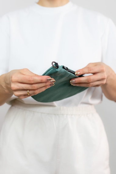 kosmetyczka skórzana zielona 1  jaga.jpg