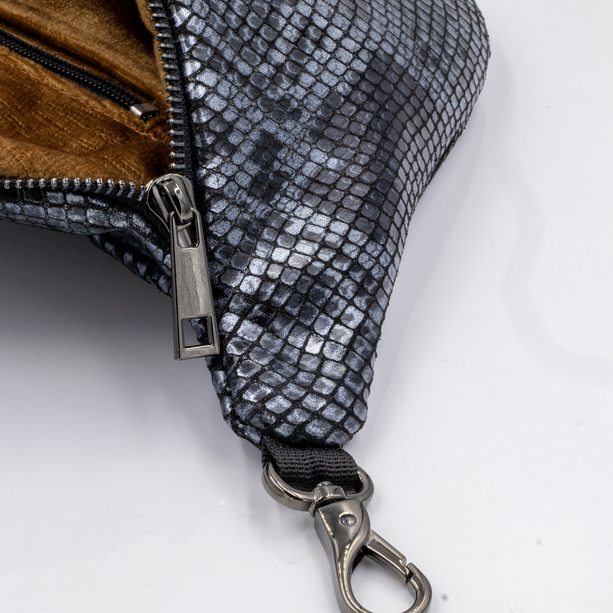 Anacomito nerka skórzana Caviar Snake 1.webp