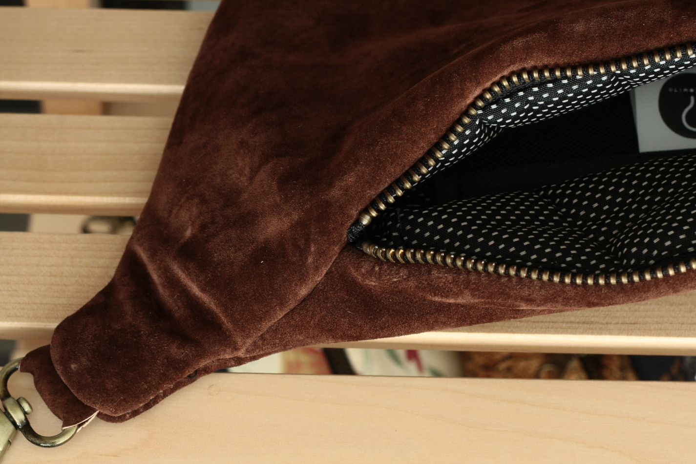 suede-dark-brown-standard-szew-detal2