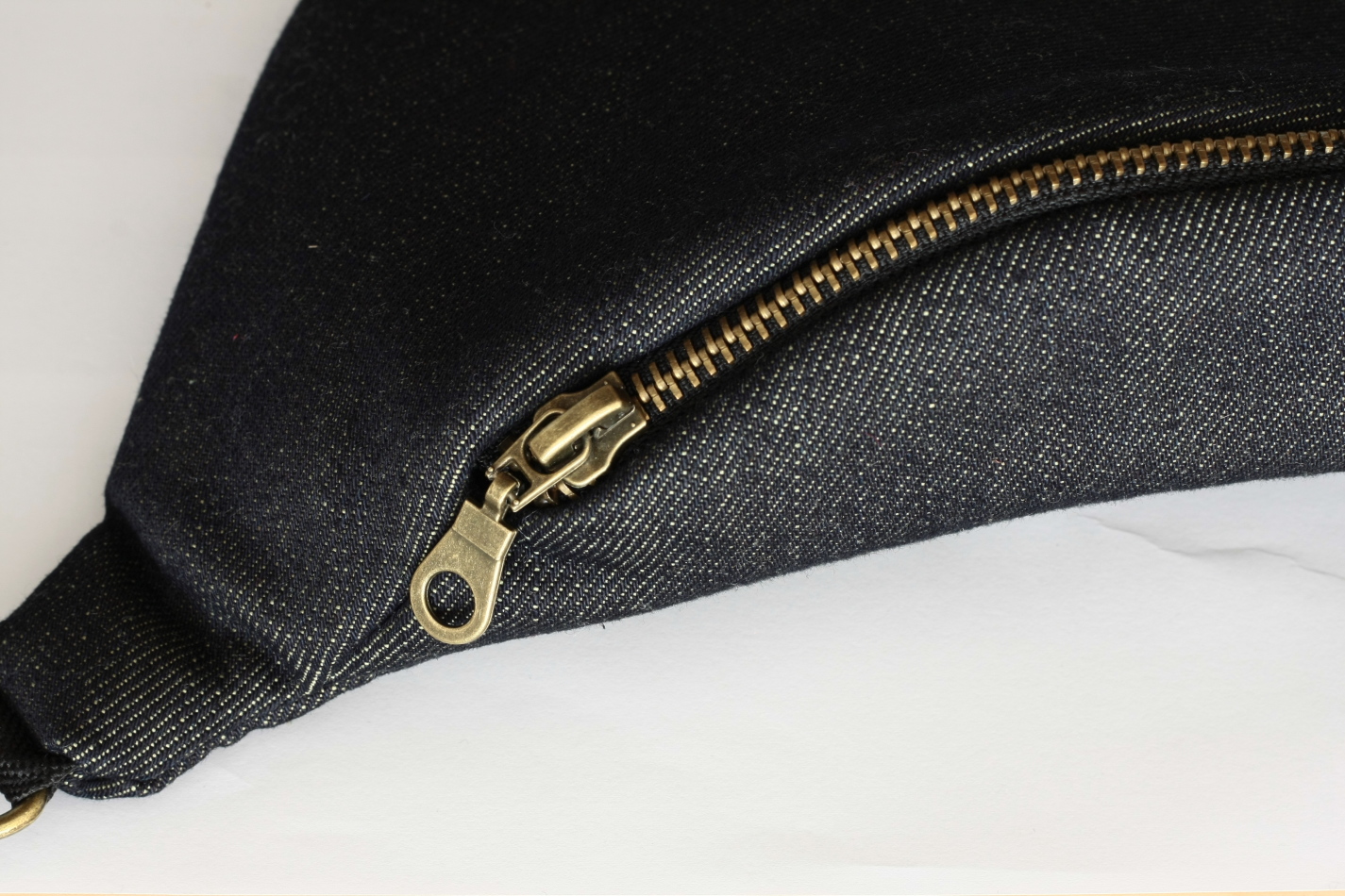 Black-denim-midi=detal