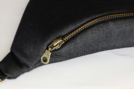 Black-denim-midi=detal