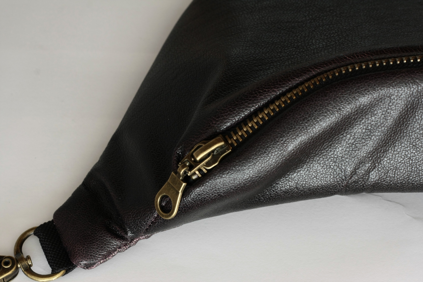 leather-baklazan-standard detal