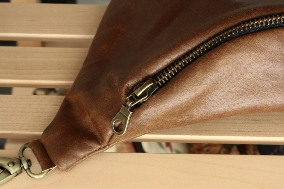leather-brown-medium-standard detal